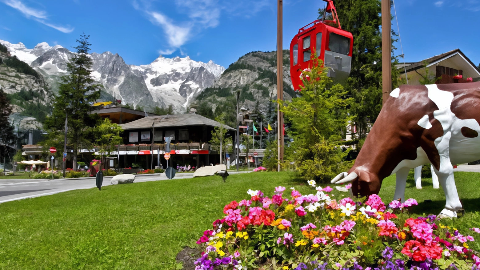 Escursioni, pedalate nel verde e buona cucina: nella cittadina ai piedi del Monte Bianco un ventaglio di proposte per l’estate