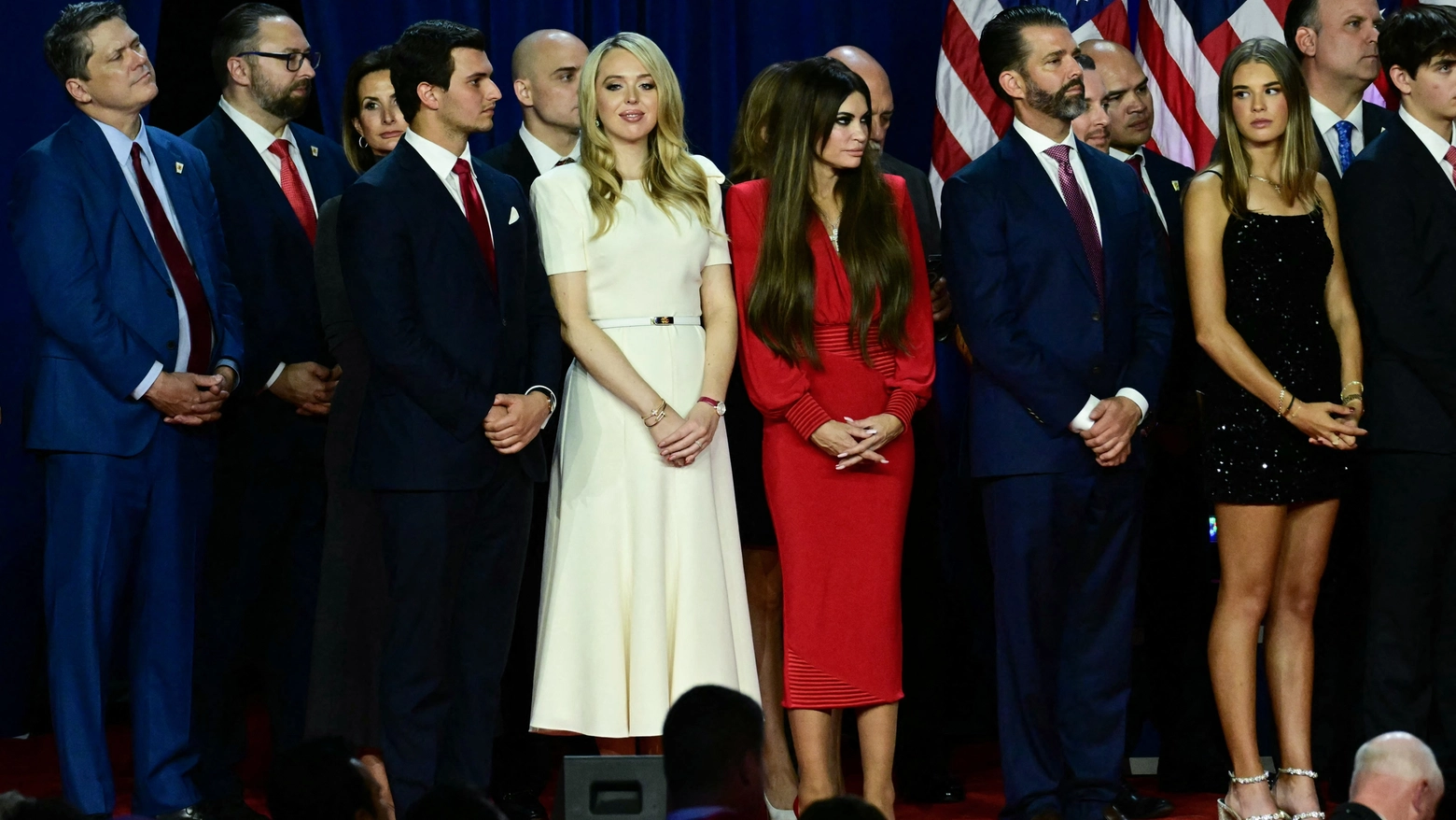 Tiffany Trump e suo marito Michael Boulos. Kimberly Guilfoyle e il compagno Donald Trump Jr. e sua figlia Kai Madison (Ansa)