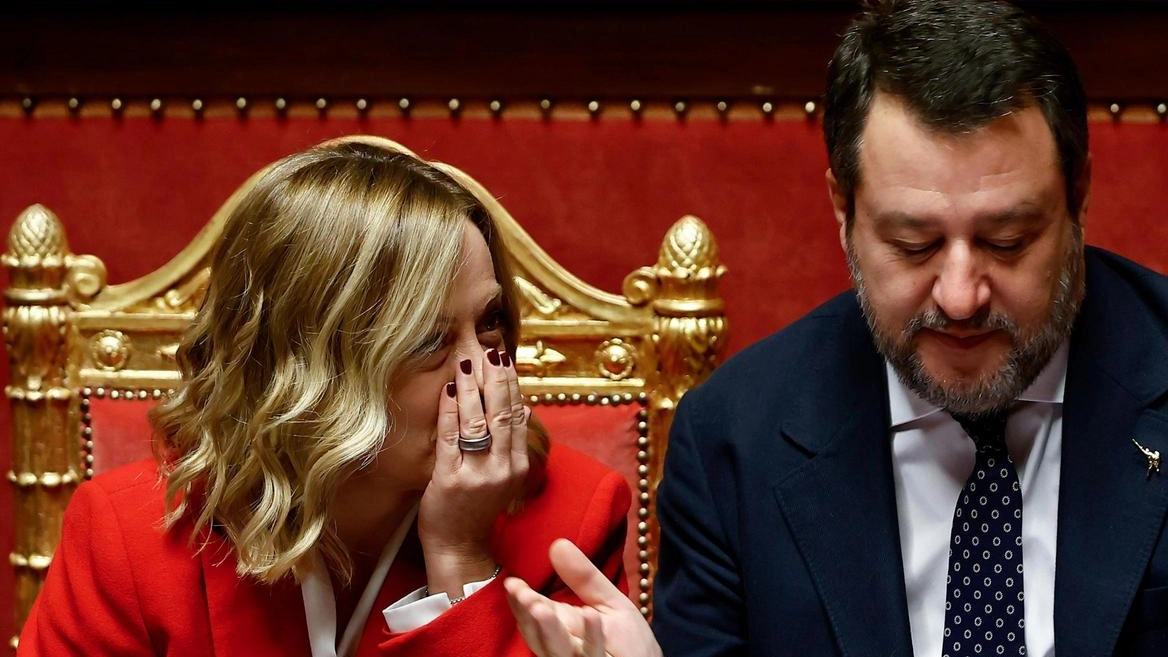 La presidente del Consiglio Giorgia Meloni, 47 anni, col vicepremier Matteo Salvini (51)