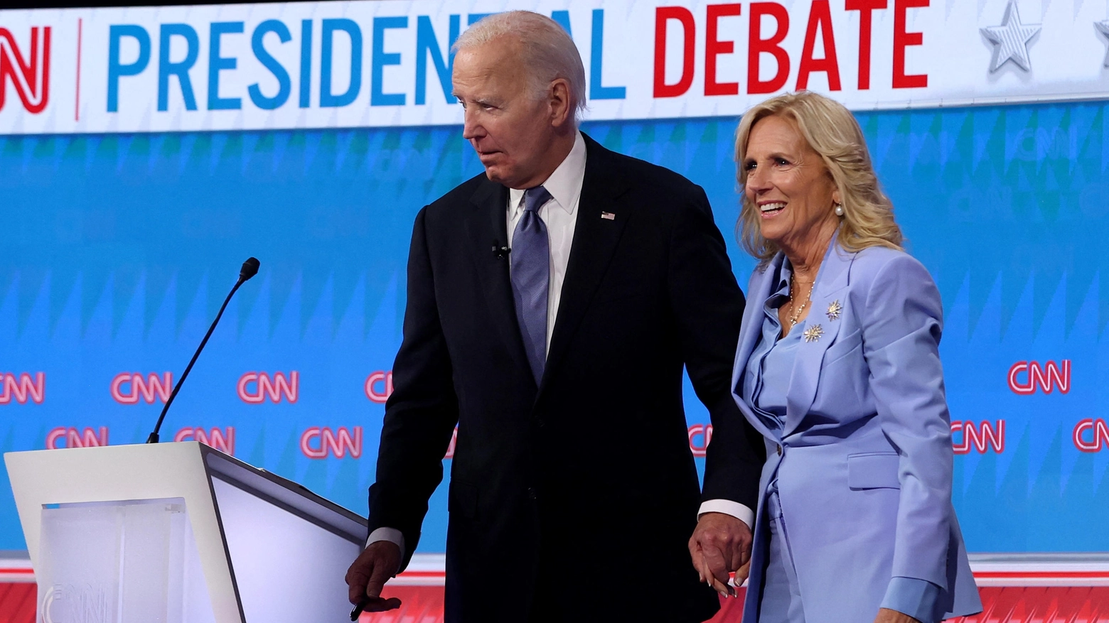 Il presidente Joe Biden con la first ladu Jill alla fine del dibattito tv con Donald Trump (Ansa)