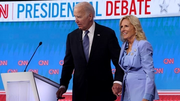 Biden vs Trump, panico tra i dem dopo la disfatta in tv. “Joe va sostituito, serve un piano B”. Ma il presidente non molla