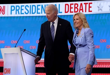 Biden vs Trump, panico tra i dem dopo la disfatta in tv. “Joe va sostituito, serve un piano B”. Ma il presidente non molla