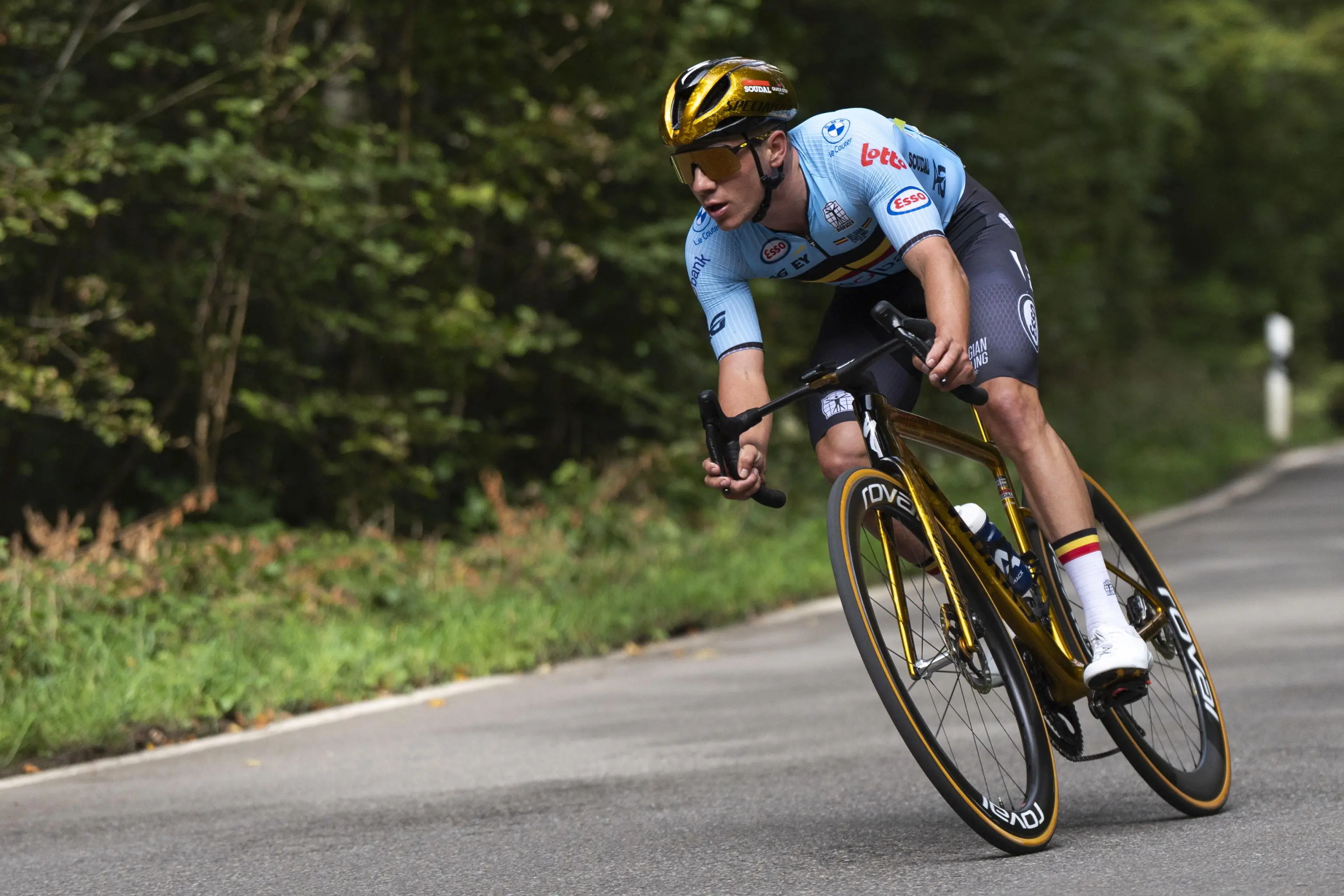 Ciclismo, si allungano i tempi di recupero di Evenepoel