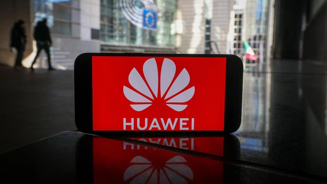 La Commissione Ue sospende contatti e incontri con Huawei