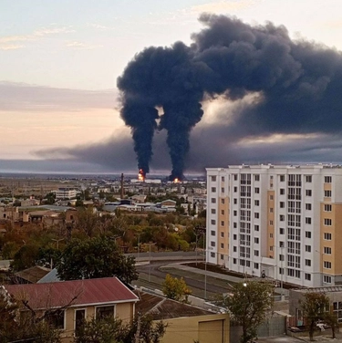 Attacco di droni in Crimea: a fuoco il più grande deposito di petrolio della regione