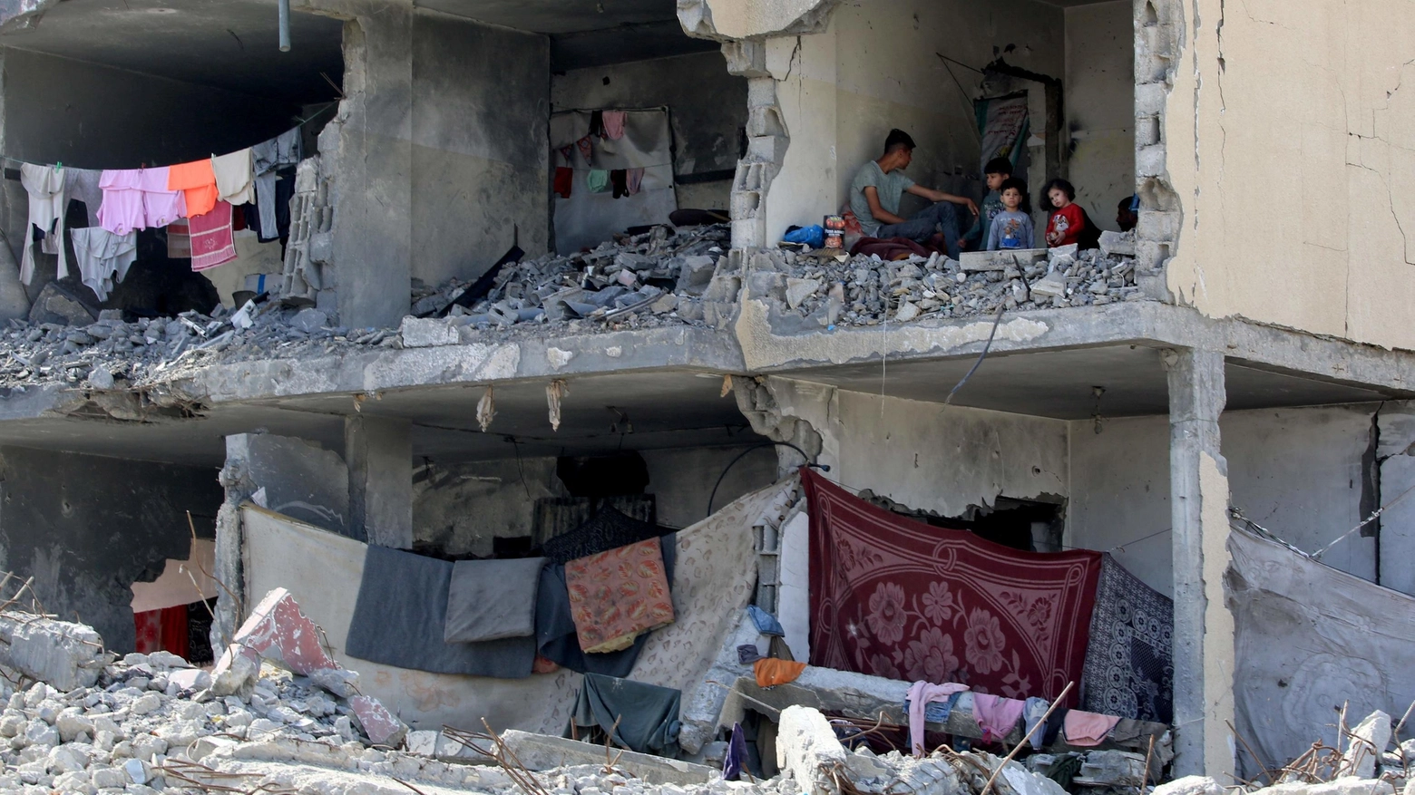 Palazzi distrutti dai bombardamenti israeliani a Rafah
