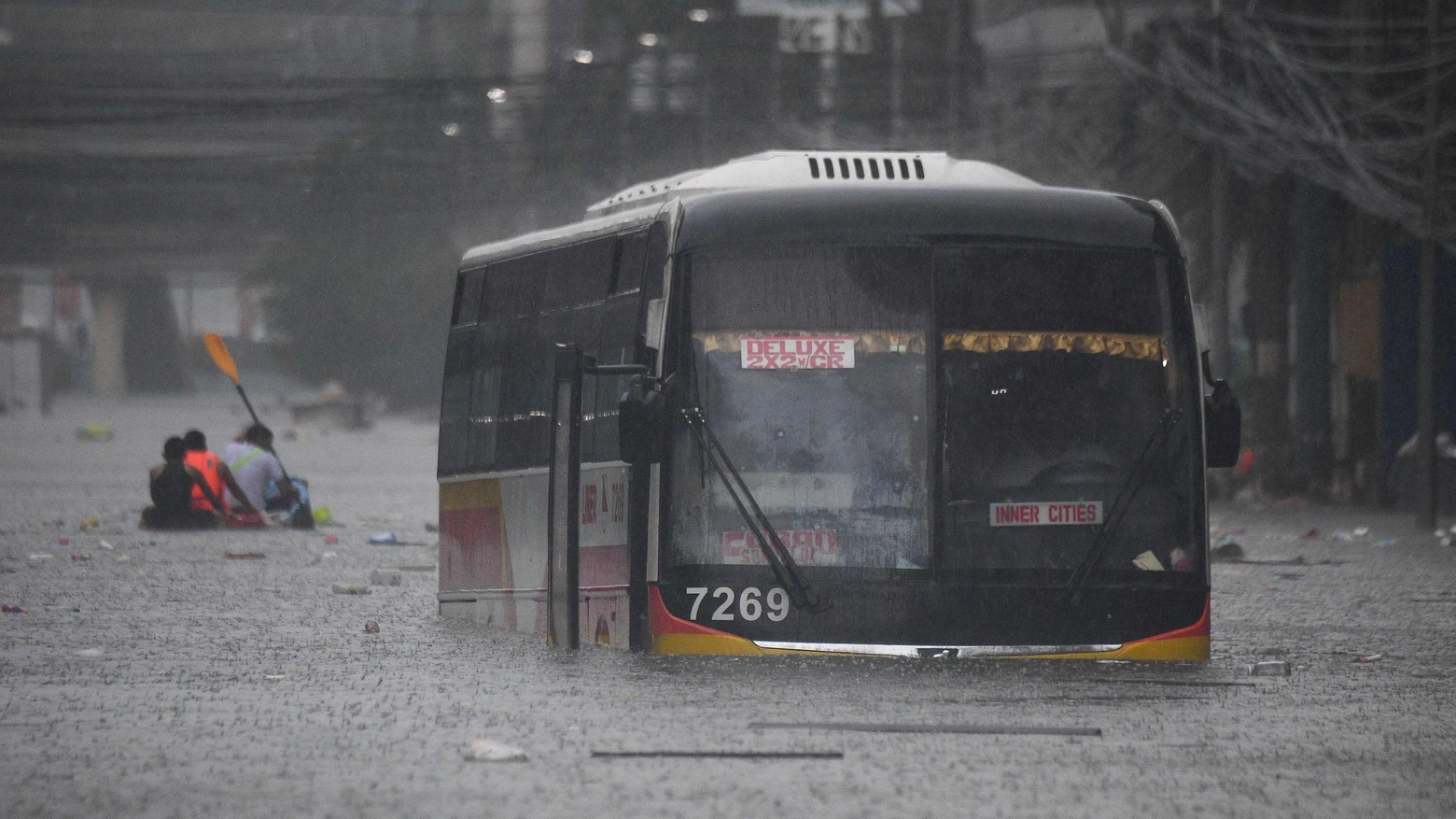 Il tifone Gaemi ha causato pesanti allagamenti nella capitale