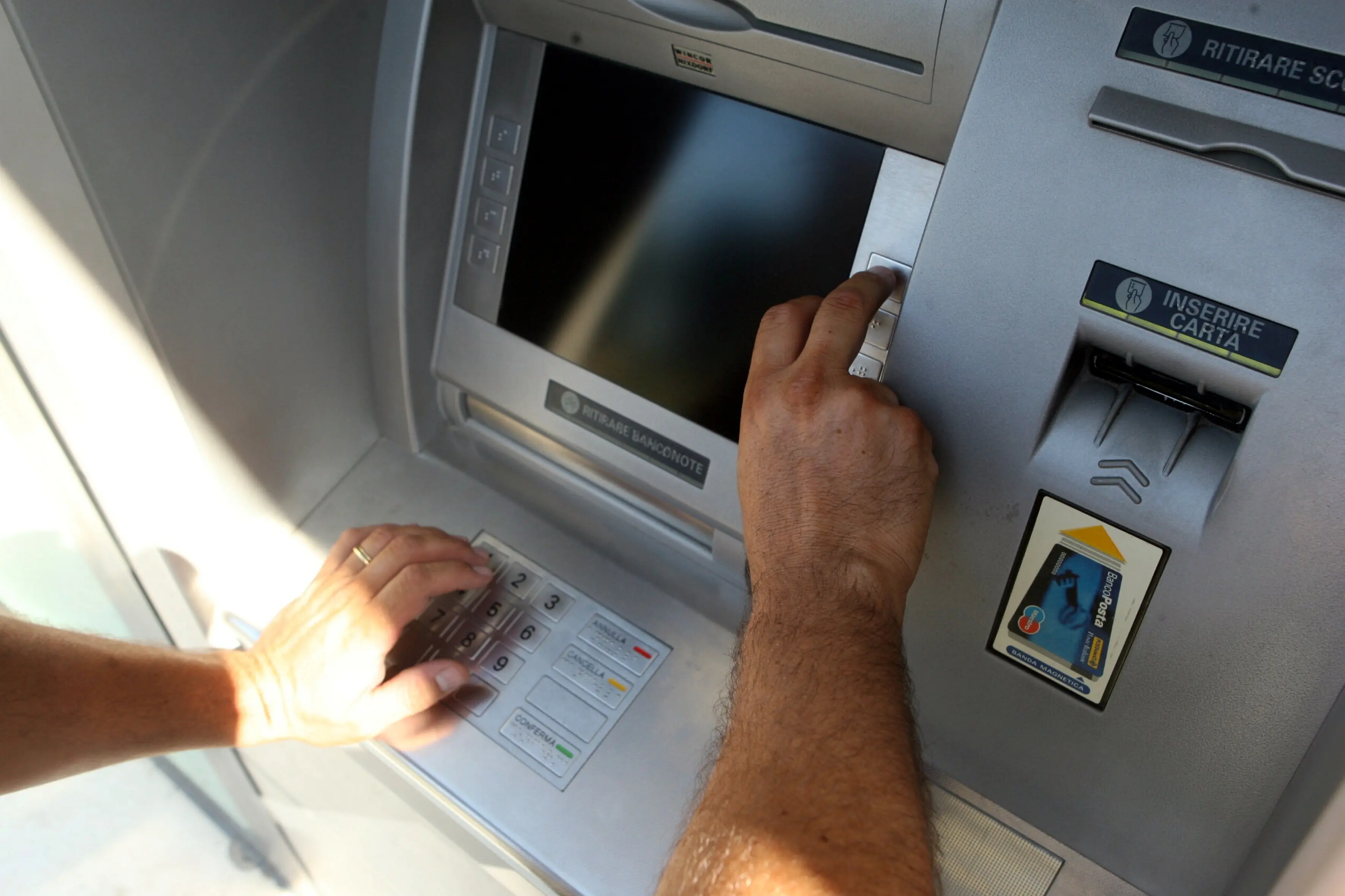 Bancomat, ATM addio? Come cambiano i prelievi allo sportello