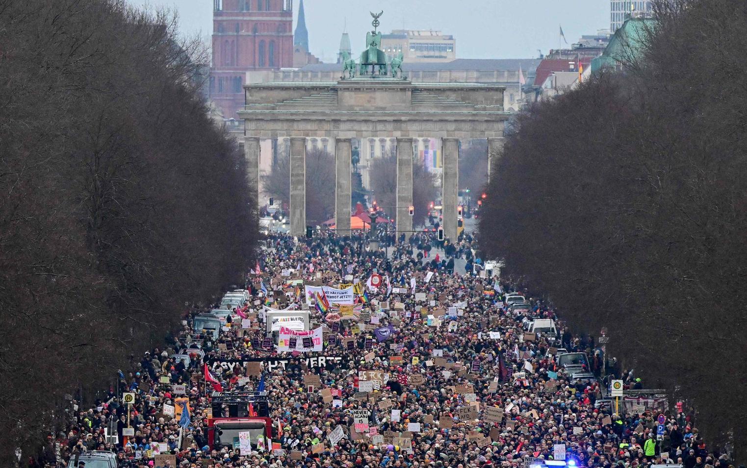 Dialogo con l’ultradestra. In 250mila protestano contro la Cdu di Merz