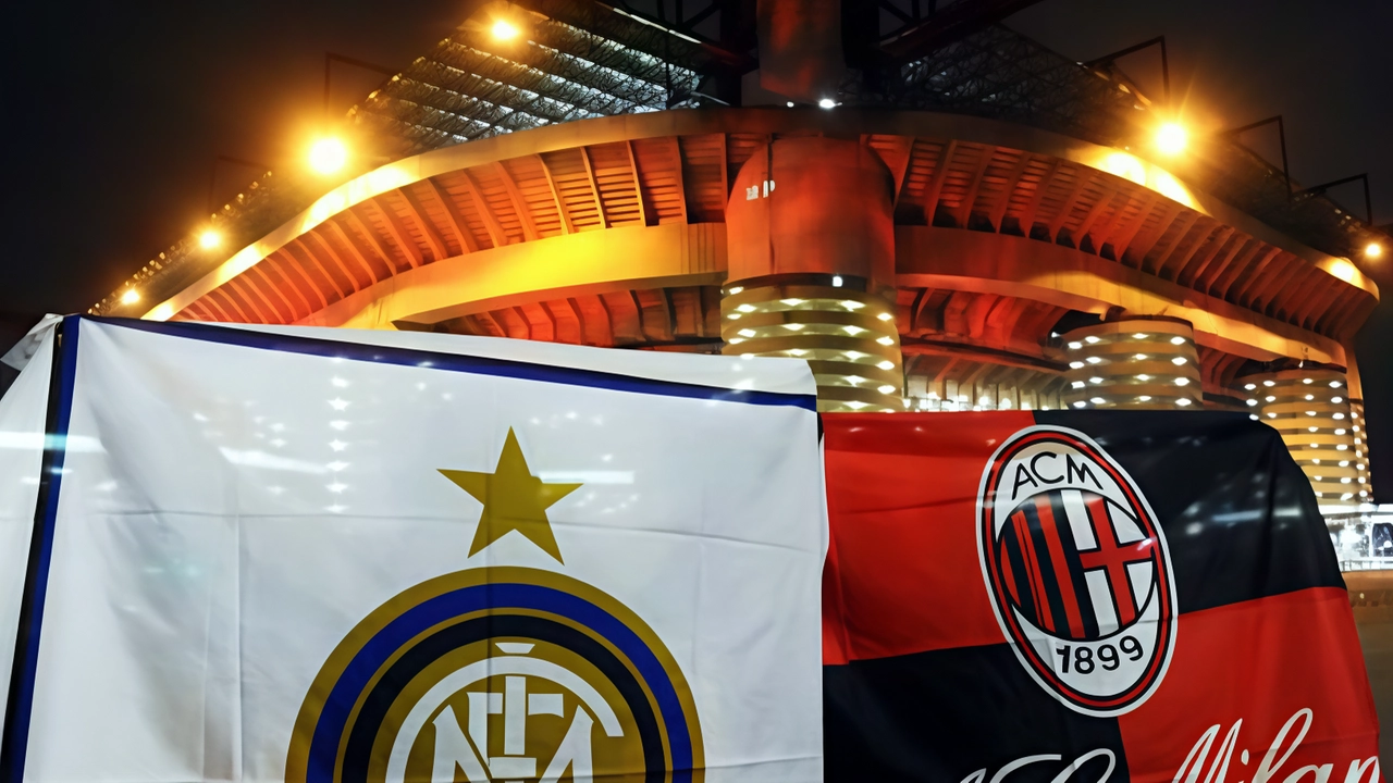 Bandiere di Inter e Milan davanti allo stadio di San Siro prima di un derby