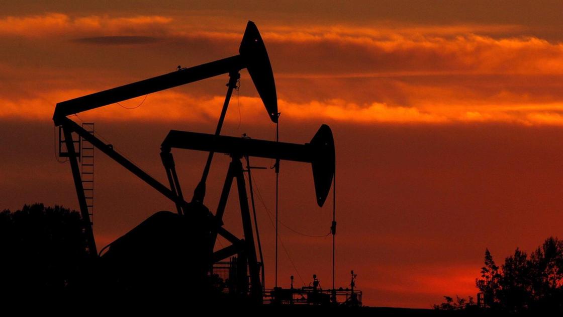 Il petrolio in leggero rialzo, Wti a 69,61 dollari al barile