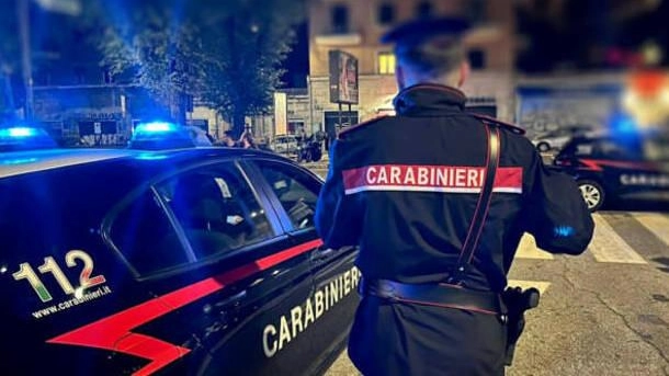 Tentò di rapinare un anziano in auto. Denunciato grazie alle telecamere