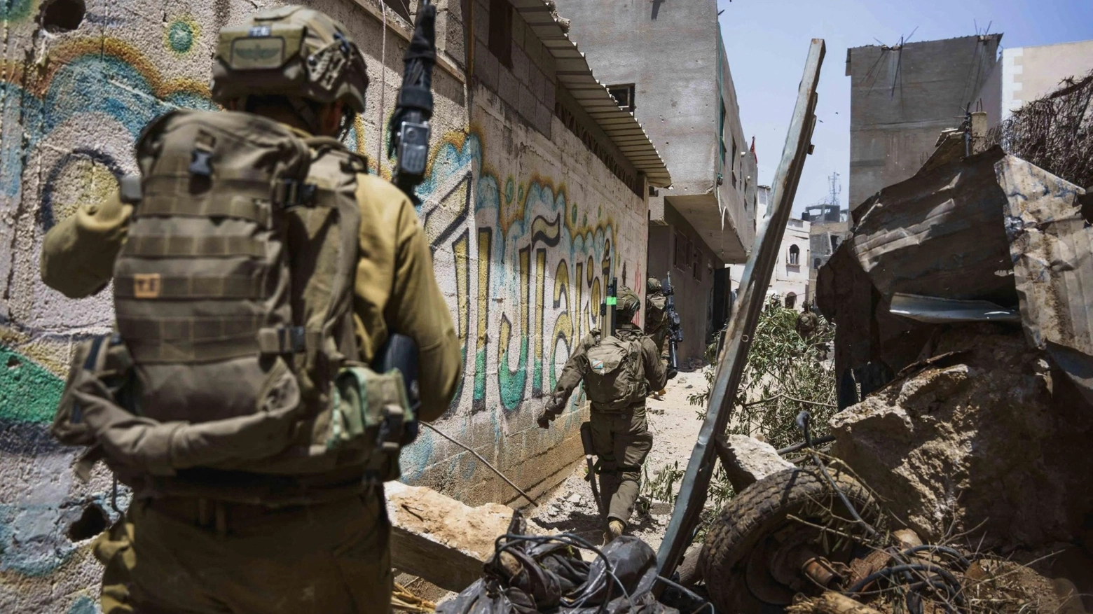 Soldati israeliani nella Striscia di Gaza (Ansa)