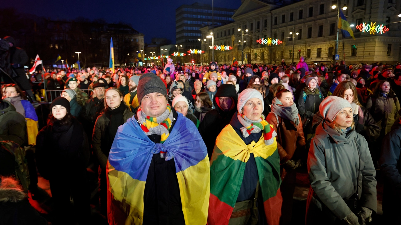 Folla in Lituania a sostegno dell'Ucraina (Afp)