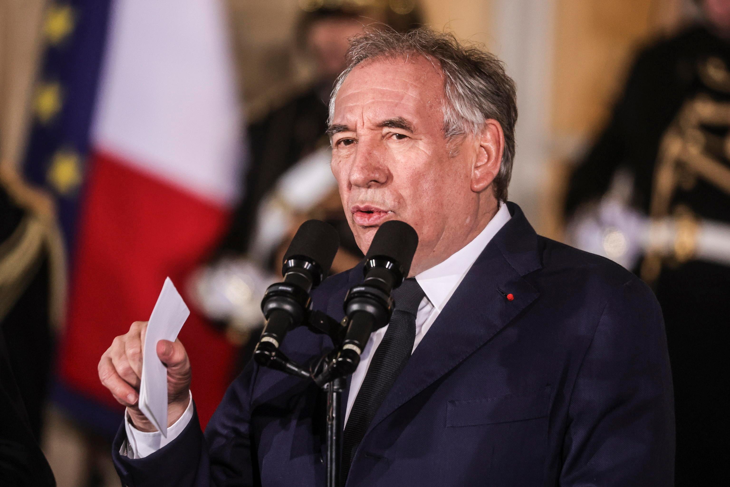 La Francia ha un nuovo governo: chi sono i 34 ministri scelti da Bayrou