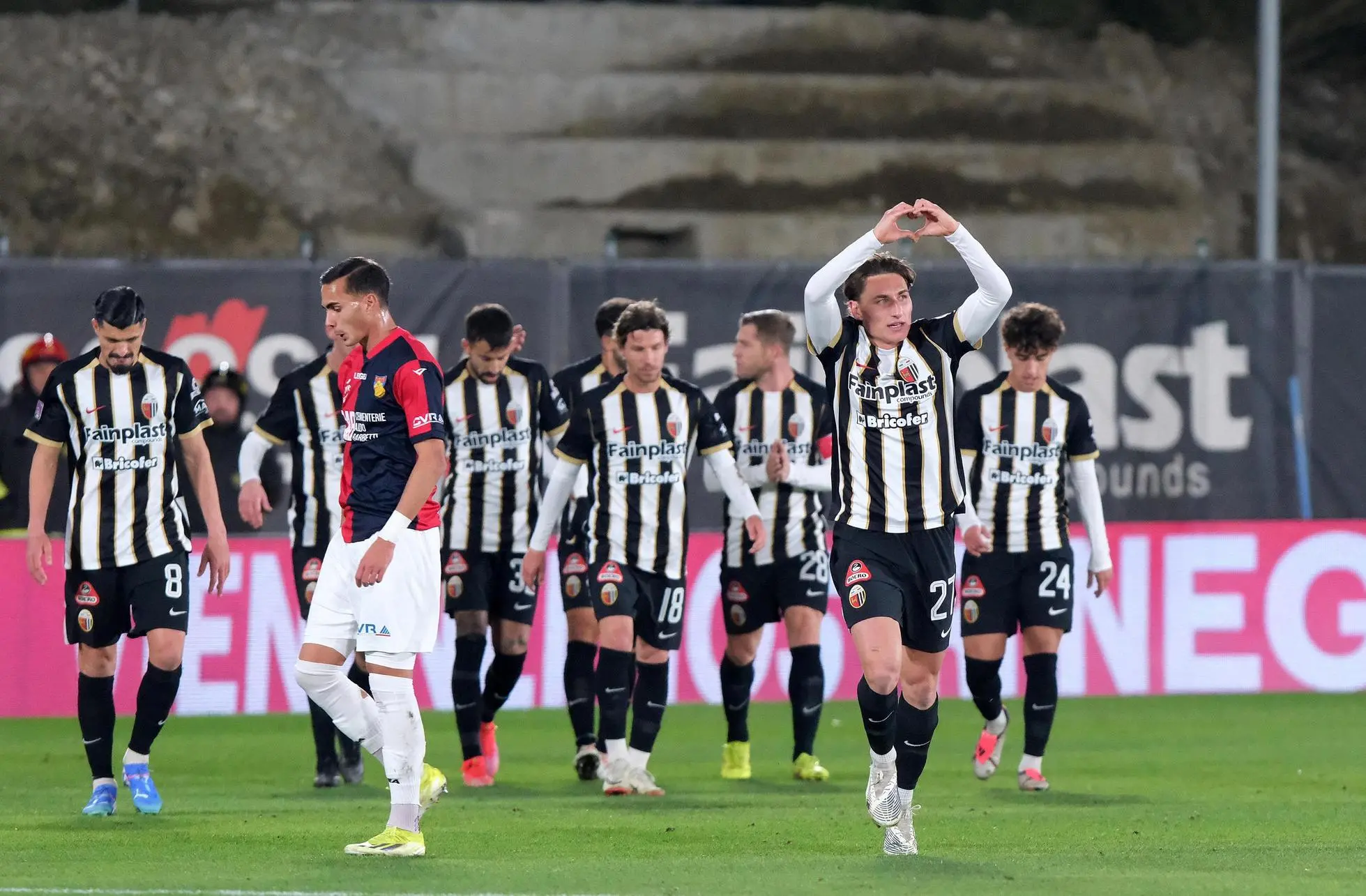 Finalmente Ascoli: digiuno spezzato. Contro il Gubbio basta un autogol, il Picchio vince dopo 11 turni a secco. Ma quanta sofferenza nel finale