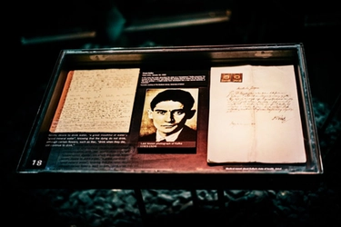 I Viaggi di Franz Kafka, l’omaggio italiano al grande scrittore nel centenario della morte