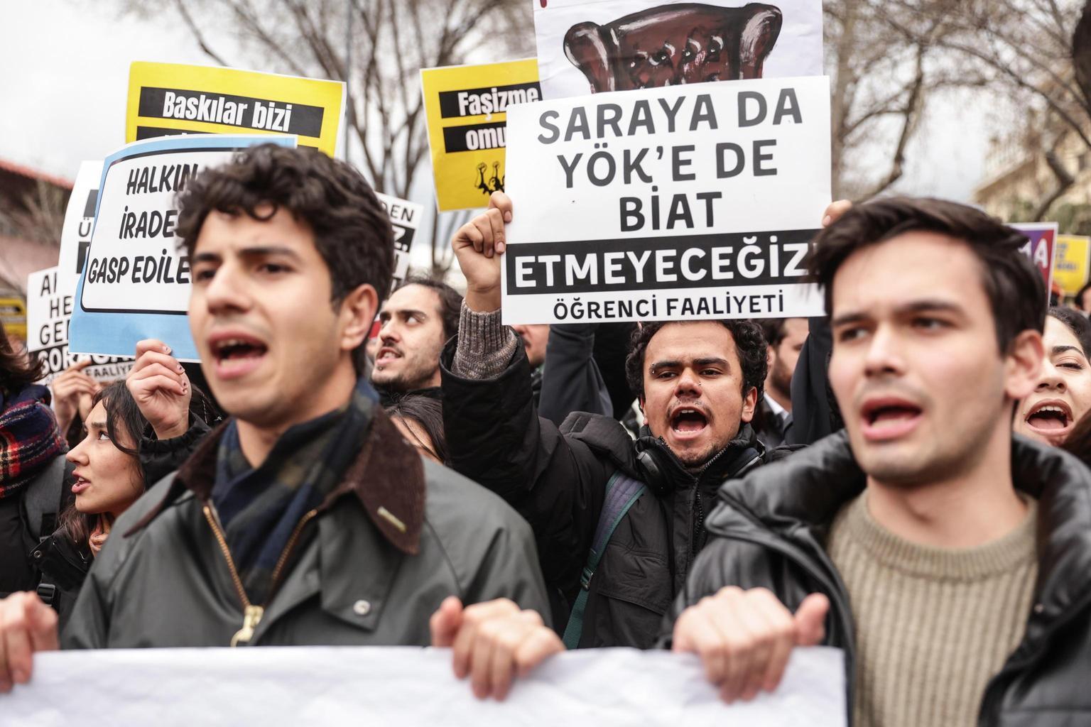 Scontri a Istanbul: manifestanti e polizia in tensione per l'arresto di Imamoglu