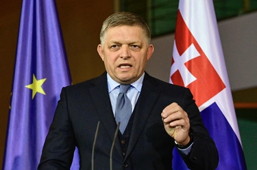 Chi è Robert Fico, il premier slovacco filorusso ostile all’Ue (che ha negato le armi a Kiev)