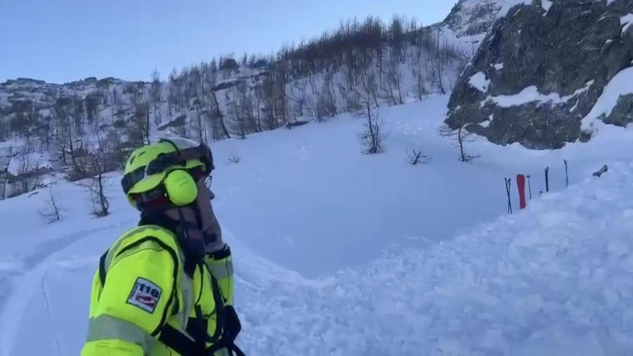 Recupero delle salme dei tre scialpinisti travolti dalla valanga a Punta Valgrande, Trasquera. Atteso il via libera del magistrato.