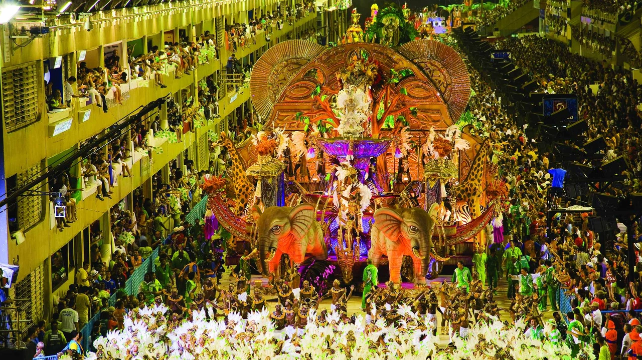 Una delle meravigliose sfilate del Carnevale di Rio de Janeiro, in Brasile