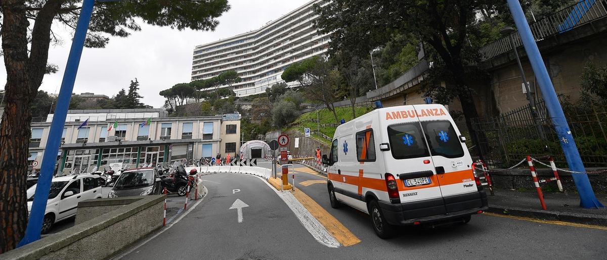 Genova, due sorelle precipitano dal quarto piano: una morta, l’altra grave