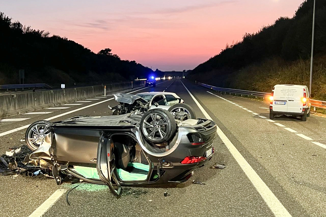 L'incidente mortale sulla Corda Molle: le auto distrutte dopo l'impatto