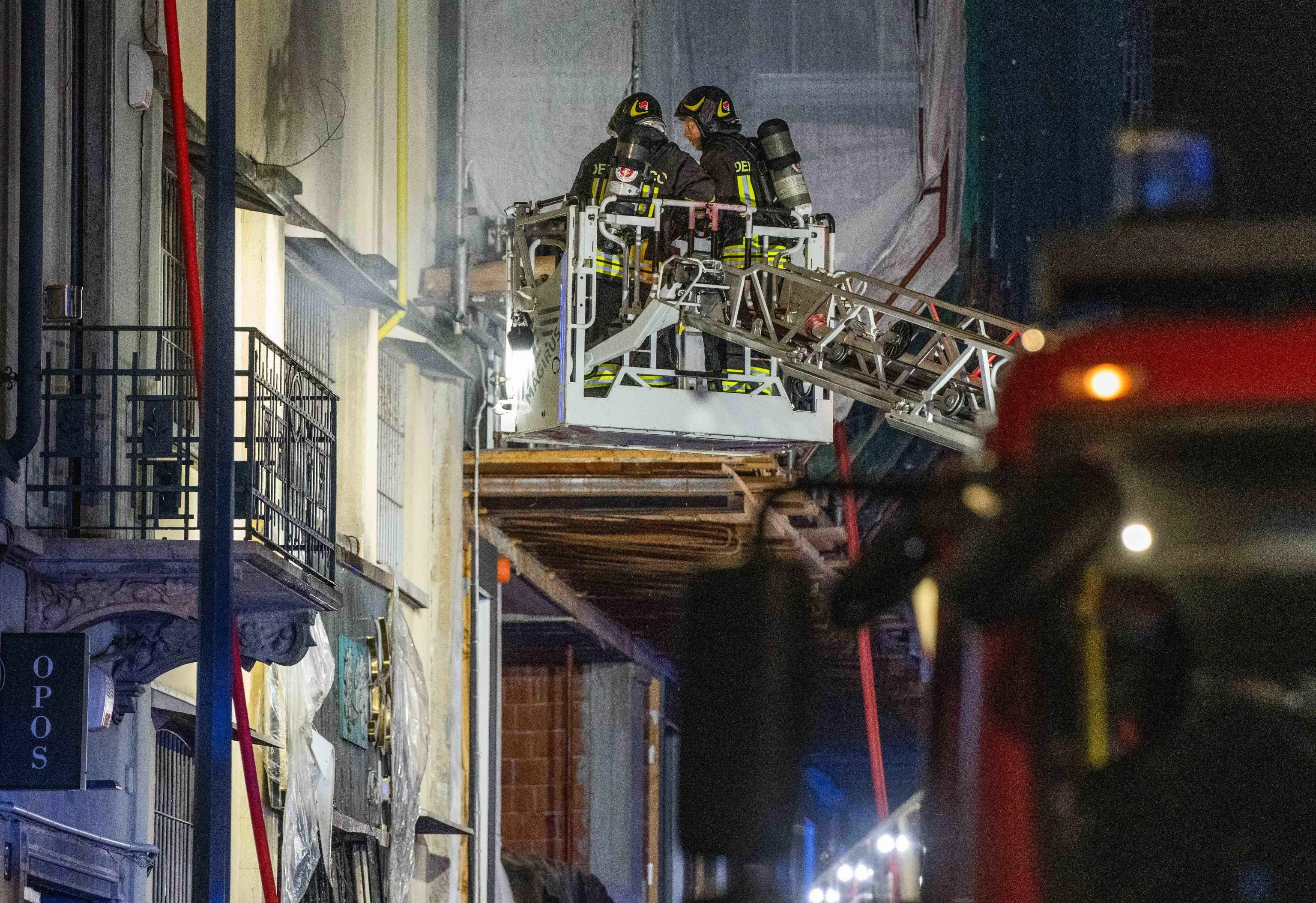 Incendio a Bresso, tre fratelli bloccati dalle fiamme: uno è morto e un altro è gravissimo