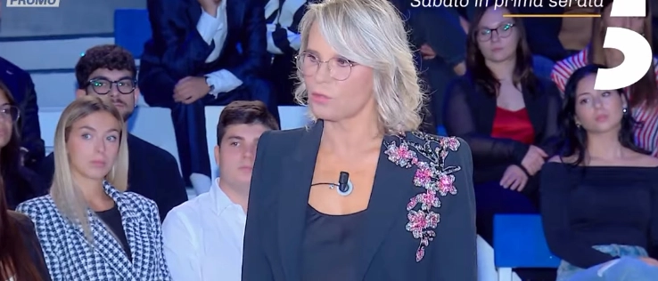 Grande Fratello e C’è Posta per te vanno in onda? Come cambia la programmazione Mediaset e Rai per il Festival di Sanremo