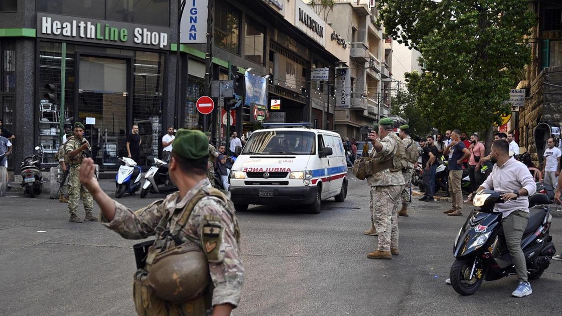 Esplodono walkie talkie in roccaforte Hezbollah a Beirut