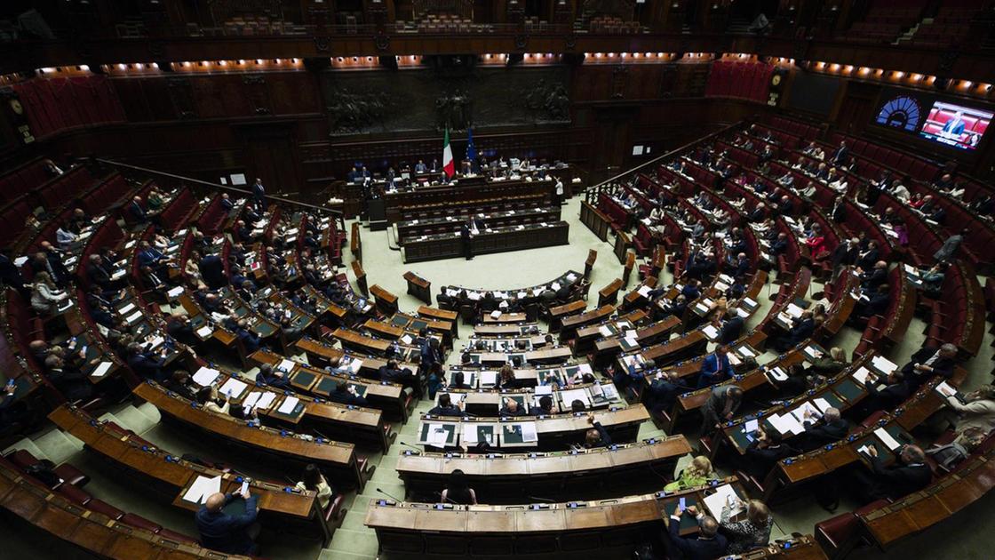 Nuova norma anti Renzi: esclusi i membri del governo, tetto ai compensi extra Ue