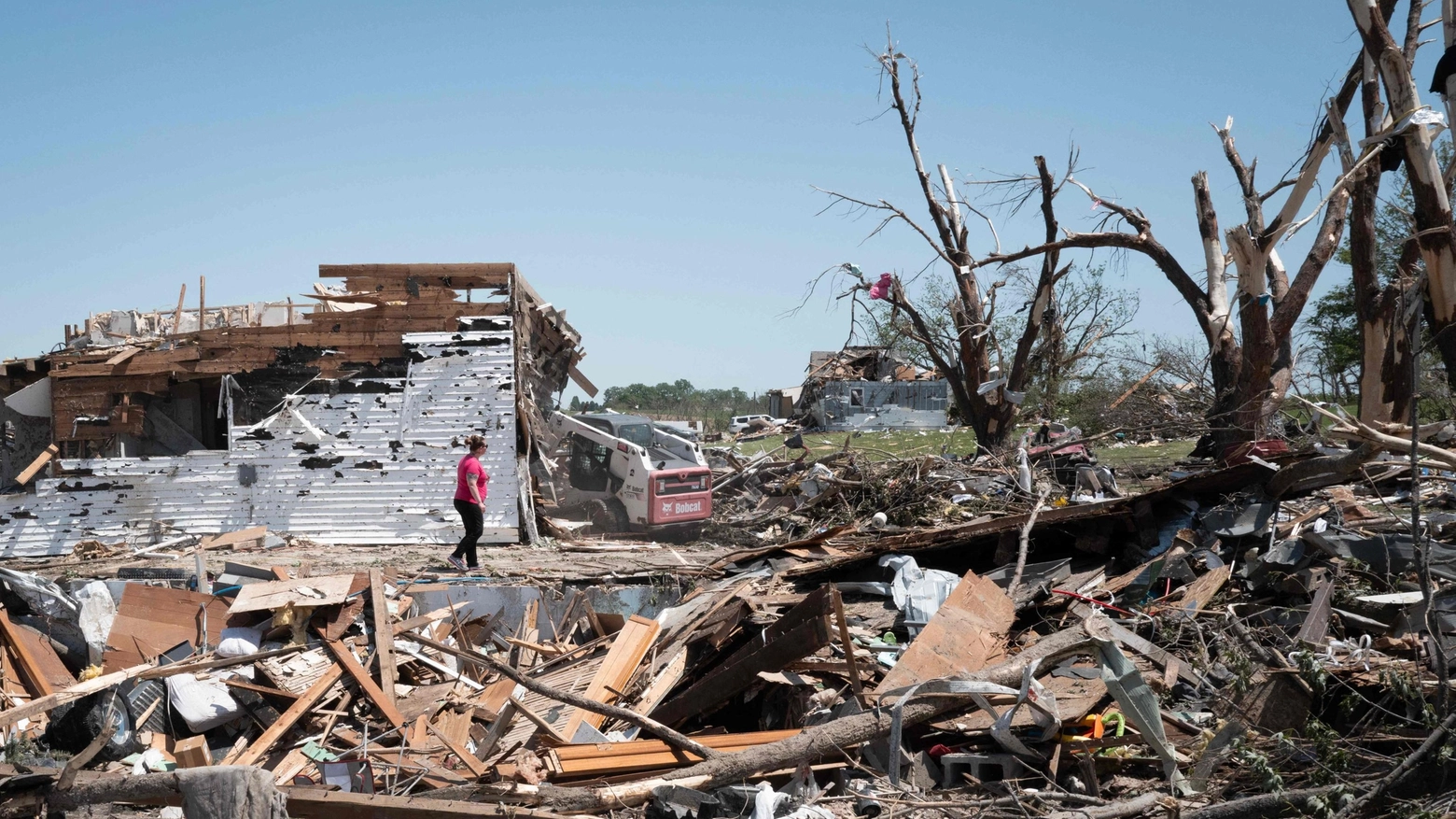 US-POWERFUL-IOWA-TORNADOES-LEAVE-DEATH-AND-DESTRUCTION-IN-THEIR