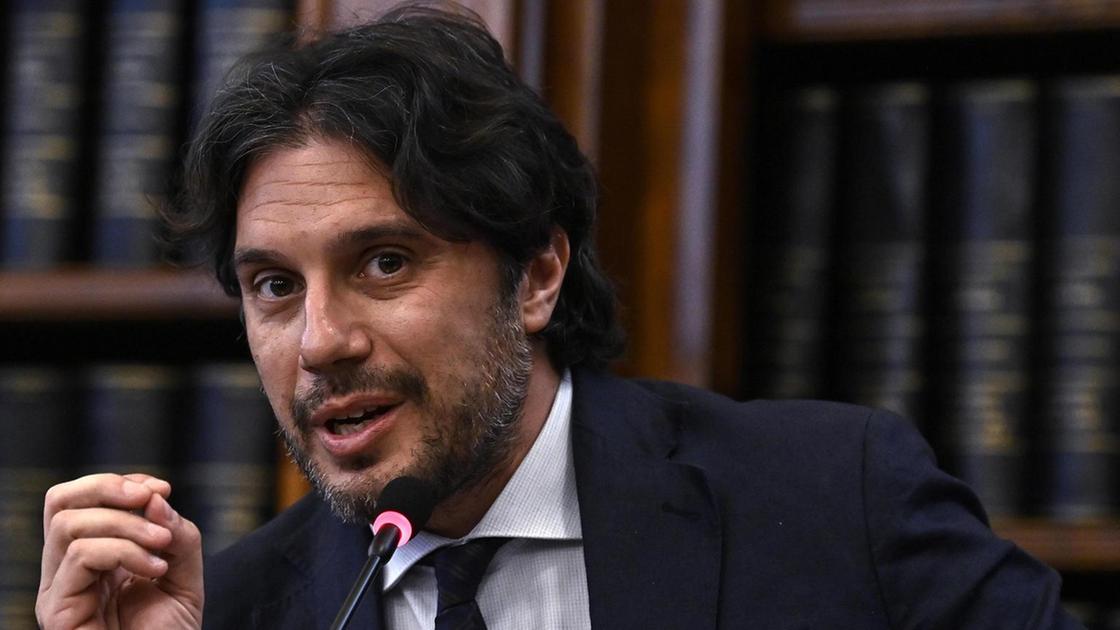 Francesco Silvestri lascia il ruolo di capogruppo M5s alla Camera per costruire il partito