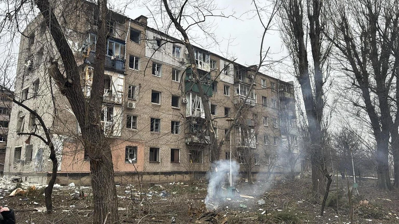 Le truppe russe hanno bombardato due distretti di Dnipropetrovsk causando danni, mentre un drone russo è stato distrutto.