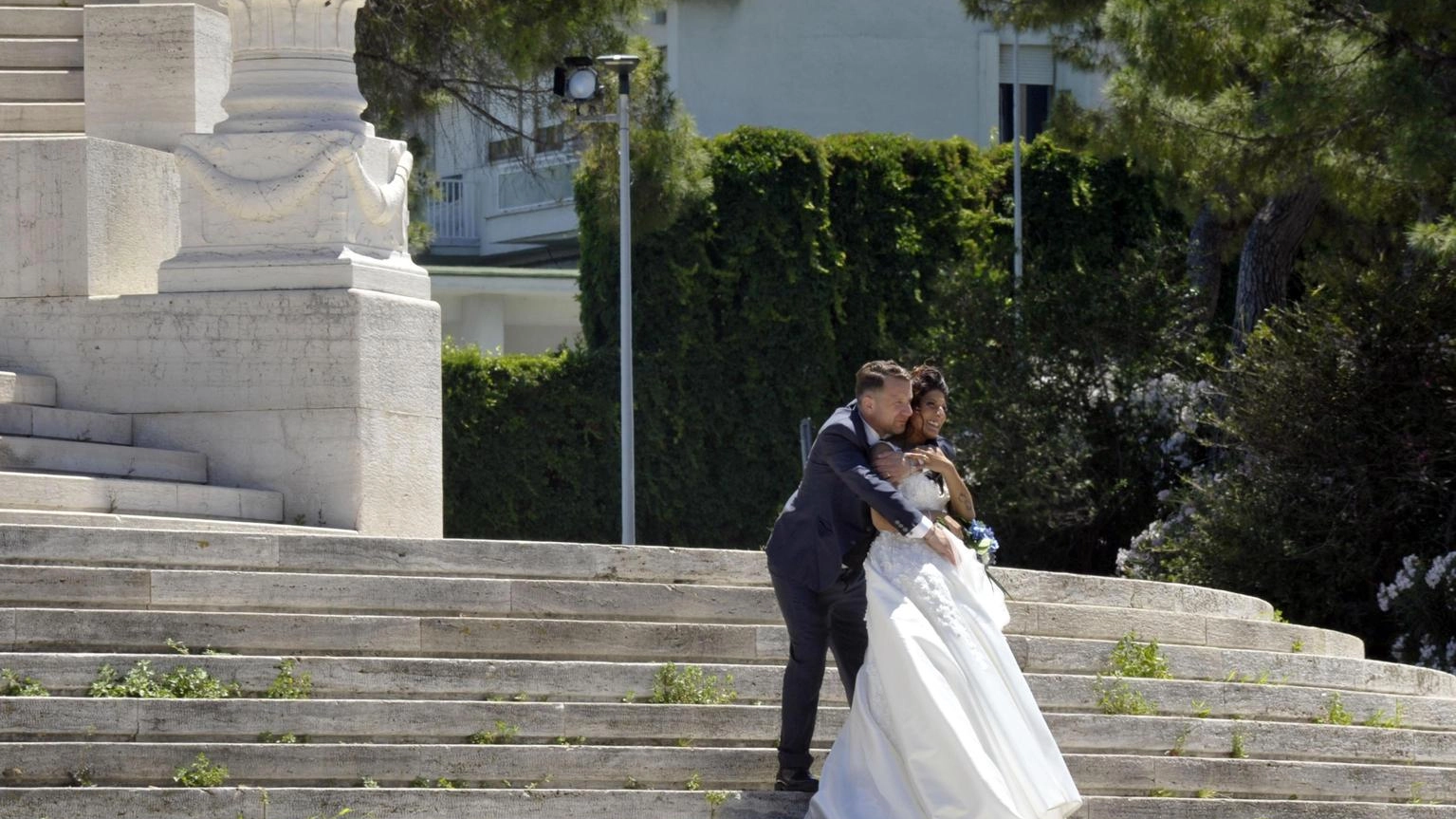 Istat, 'in calo matrimoni,-6,7% nel 2024. Su le unioni gay'