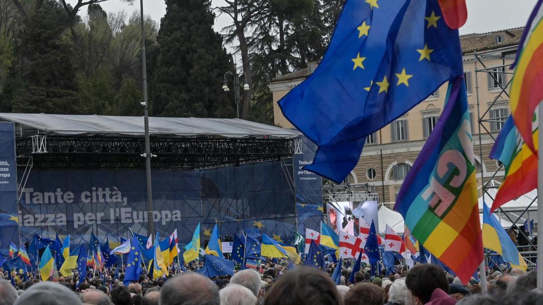 "La piazza pro Ue?. Pagata da Gualtieri"