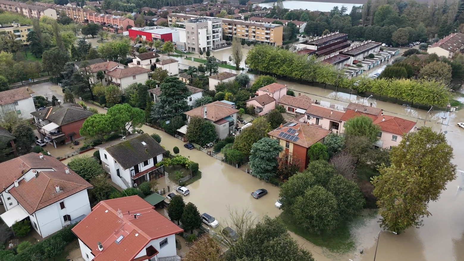 Alluvione, le strade allagate a Budrio (localteam)