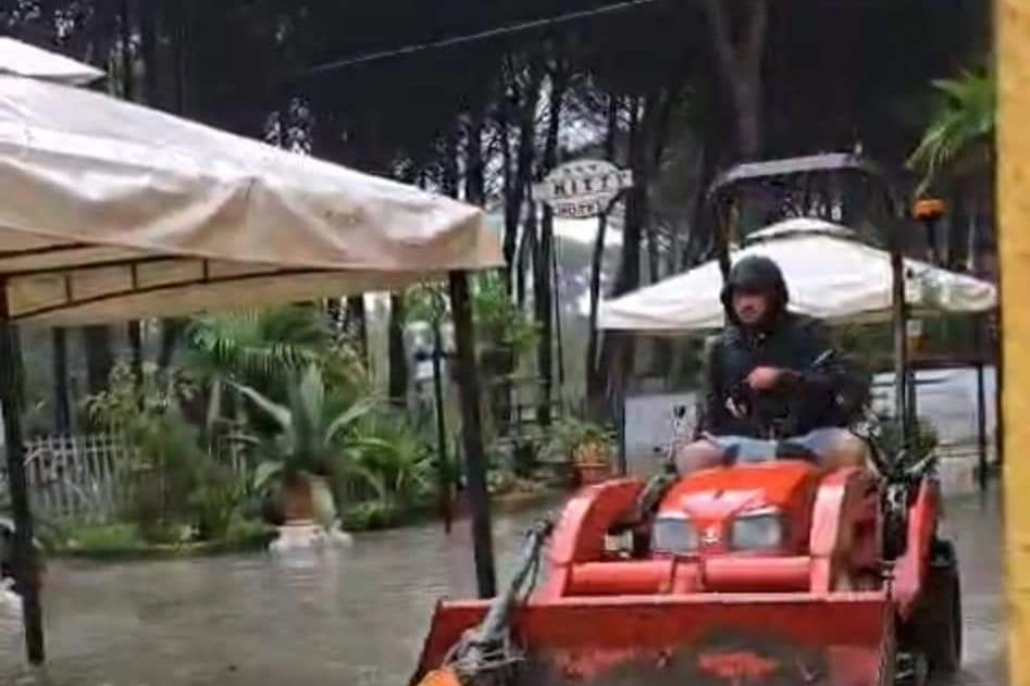 Mezzi di soccorsi in azione a Tagliata di Cervia