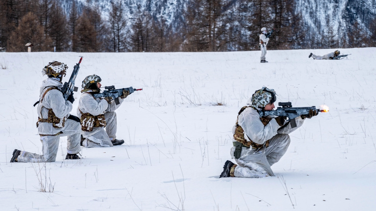 Volpe Bianca 2025, la maxi esercitazione degli Alpini in Val Pusteria: test sulla capacità di guerra artica