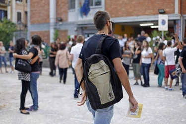 Mezzo milione di studenti non finiscono la scuola dell’obbligo. Ma i dati sono in calo