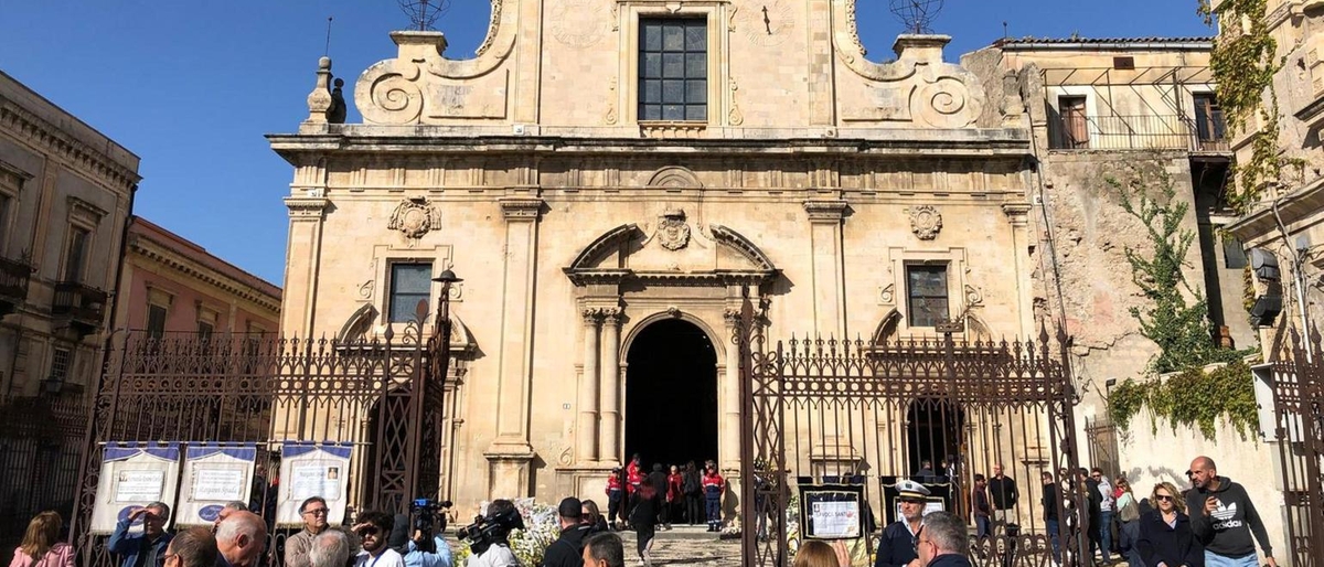 Folla in chiesa a Lentini per l'ultimo saluto a Margaret