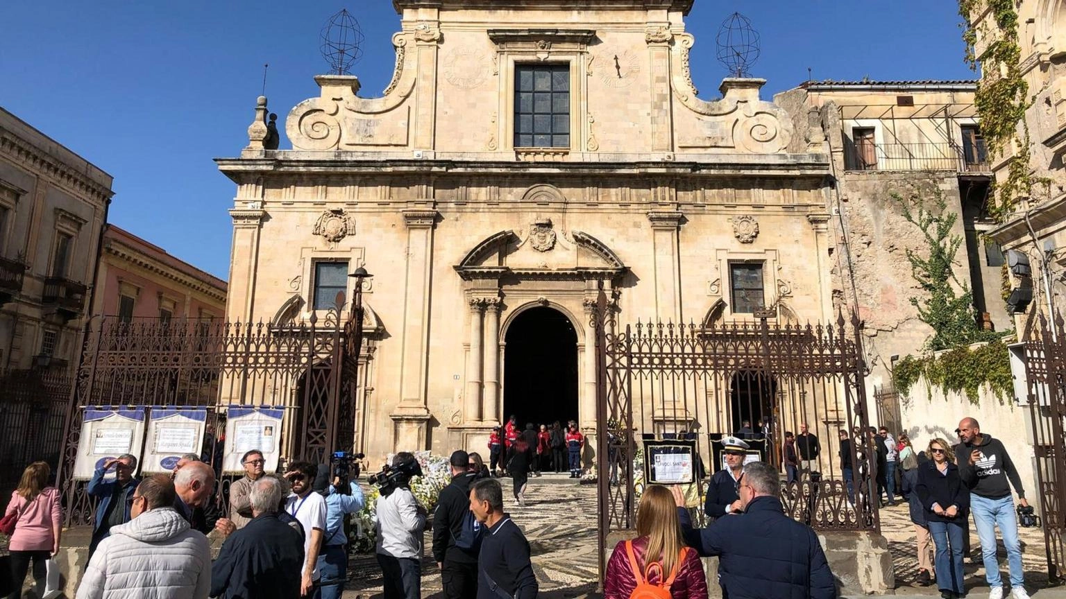 Folla in chiesa a Lentini per l'ultimo saluto a Margaret