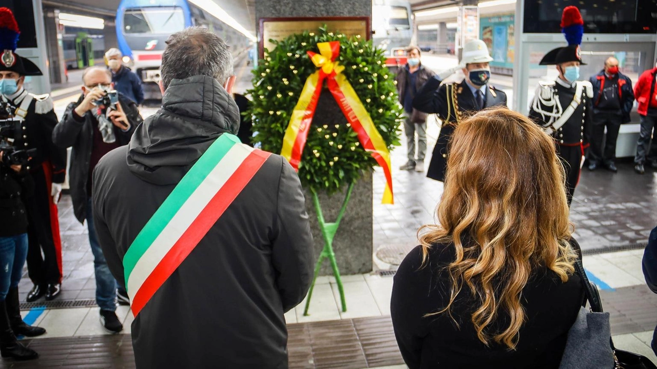 Il Presidente Mattarella riflette sulla strage del rapido 904, sottolineando l'importanza della memoria storica per difendere la democrazia.