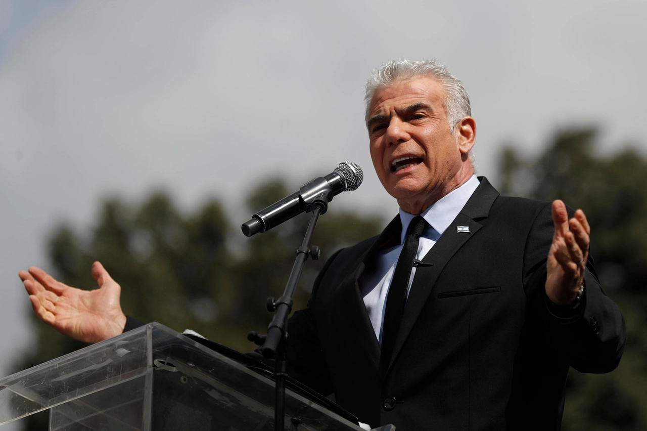 Yair Lapid, leader dell'opposizione in Israele, al ministro del Gabinetto di guerra Benny Gantz: "Dimettiti"