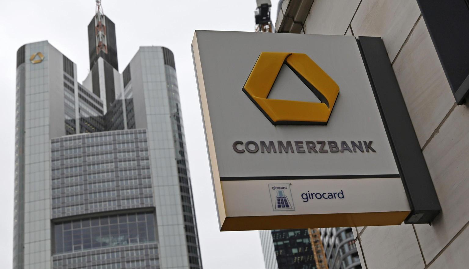 Commerzbank supera obiettivi 2024: utile netto cresce del 20% a 2,7 miliardi di euro