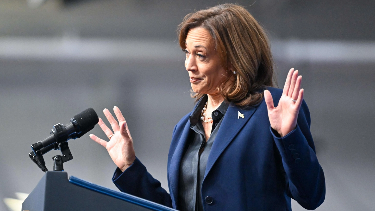 La vicepresidente Kamala Harris durante un evento all'università del Wisconsin (Afp)