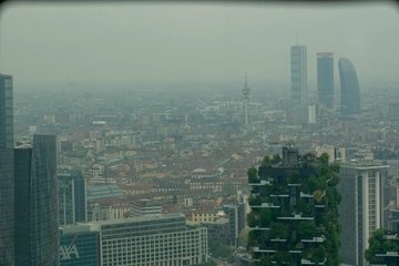 Smog e blocchi del traffico, quante auto si fermano in Val Padana. L’esperto: “La vetustà dei mezzi incide anche sulla sicurezza”