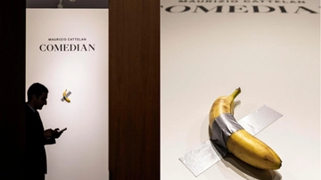 Ecco chi si è aggiudicato all’asta e si mangerà la banana di Cattelan per 6,2 milioni di dollari