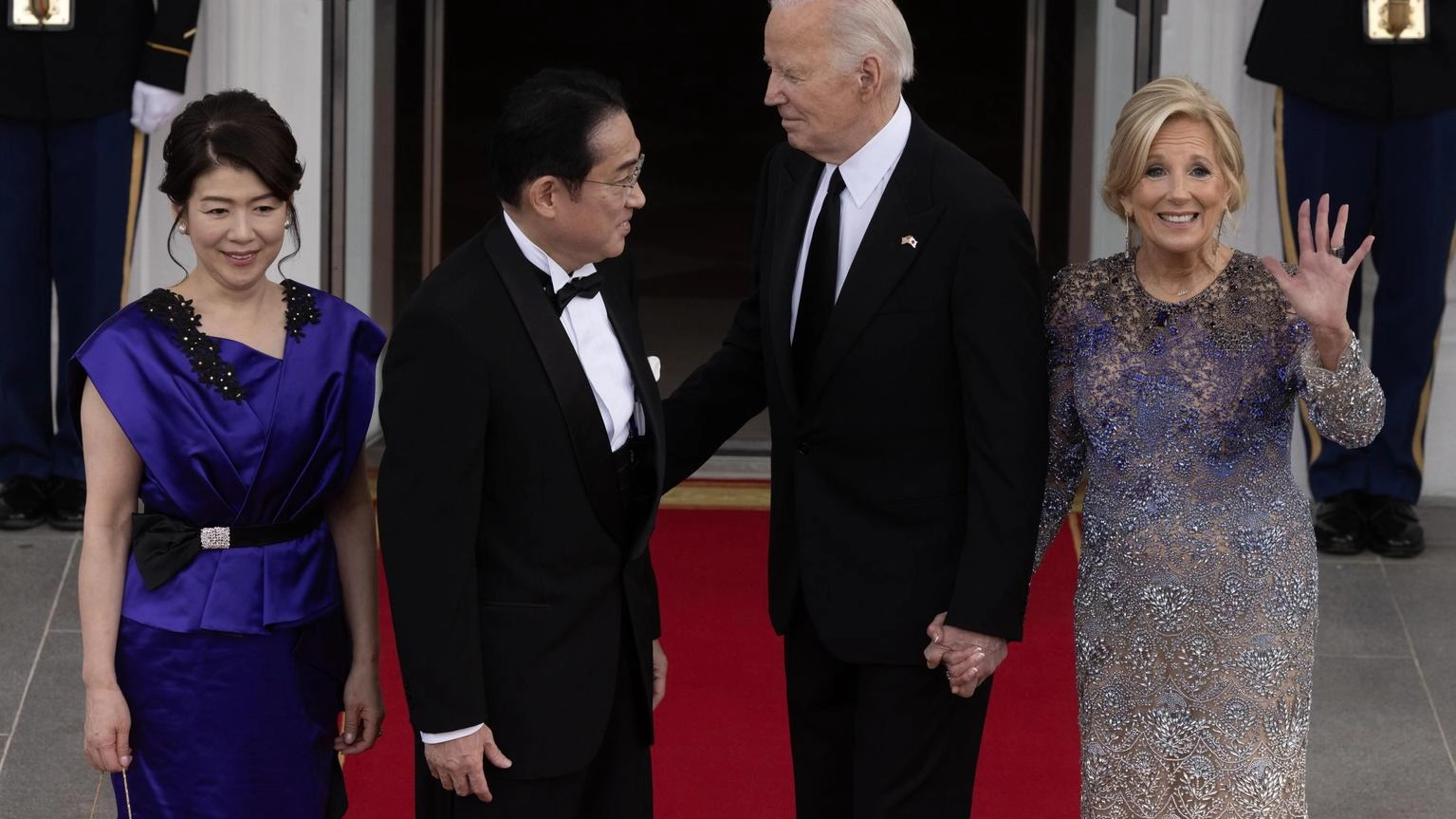 I Clinton, DeNiro, Bezos e Cook a gala Casa Bianca per Kishida