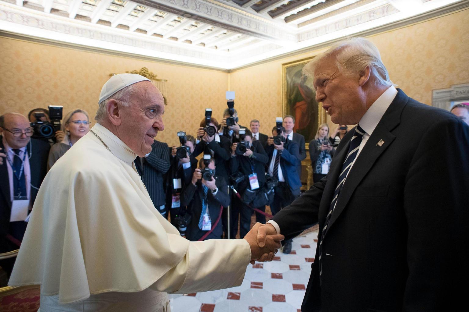 Casa Bianca, preghiamo per il Papa, Trump aggiornato